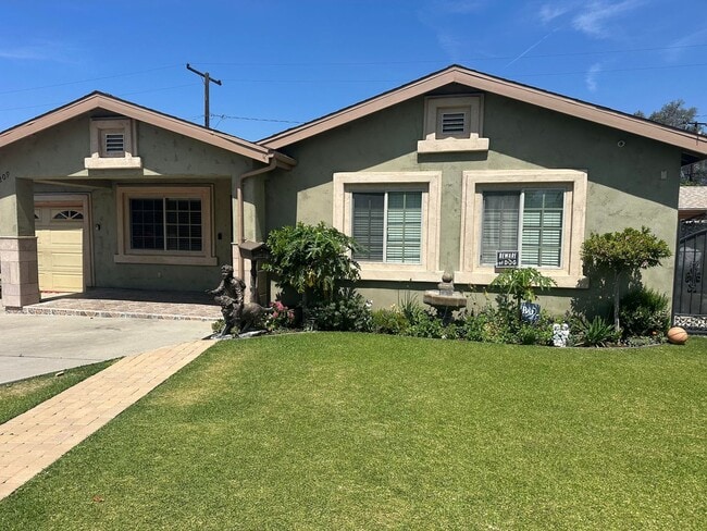 209 Noble Pl in Azusa, CA - Building Photo - Building Photo