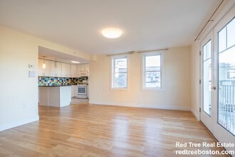 72 London St, Unit 3R in Boston, MA - Building Photo - Building Photo