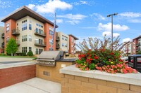 The Junction in Menomonee Falls, WI - Foto de edificio - Building Photo