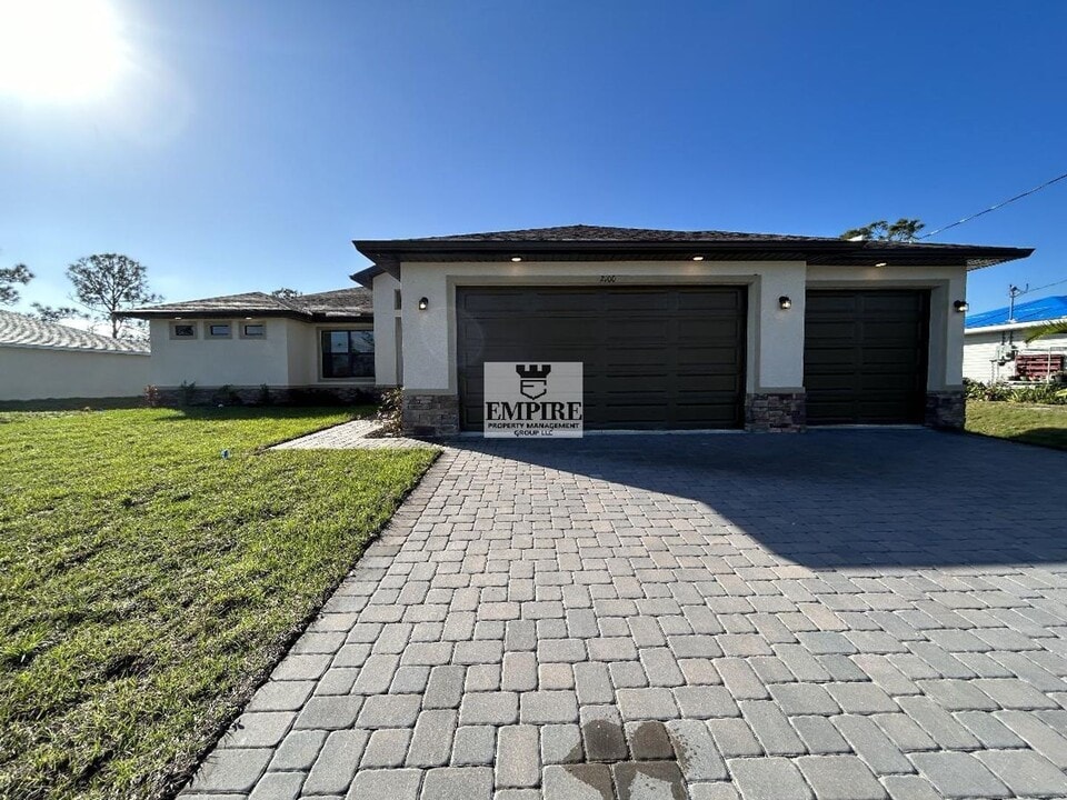 2100 NE 33rd Terrace in Cape Coral, FL - Building Photo