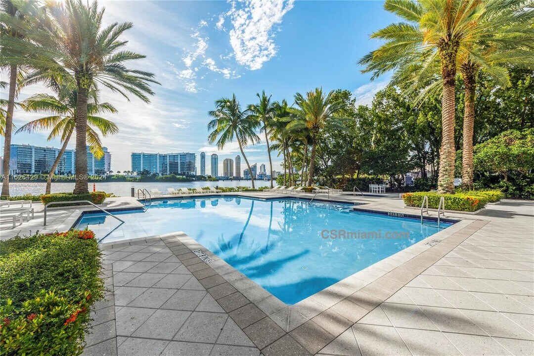 3145 NE 184th St, Unit 5305 in Aventura, FL - Foto de edificio