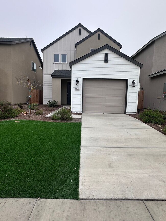 30536 Delancy Rd in Visalia, CA - Building Photo - Building Photo