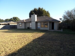 913 Springhill Dr in Burleson, TX - Building Photo - Building Photo