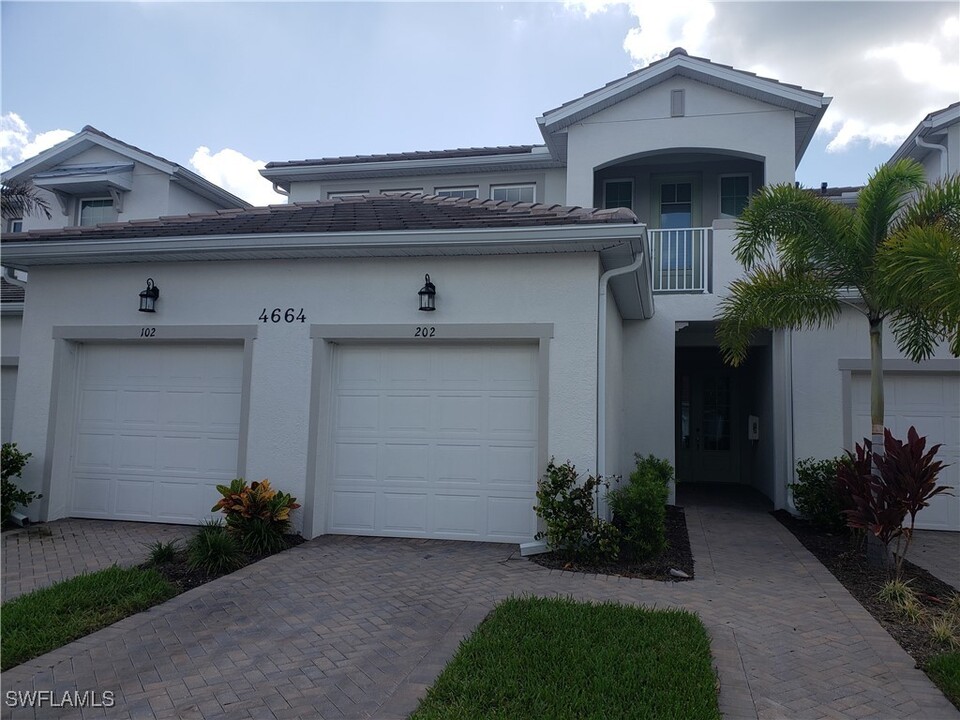 4664 Arboretum Cir in Naples, FL - Building Photo