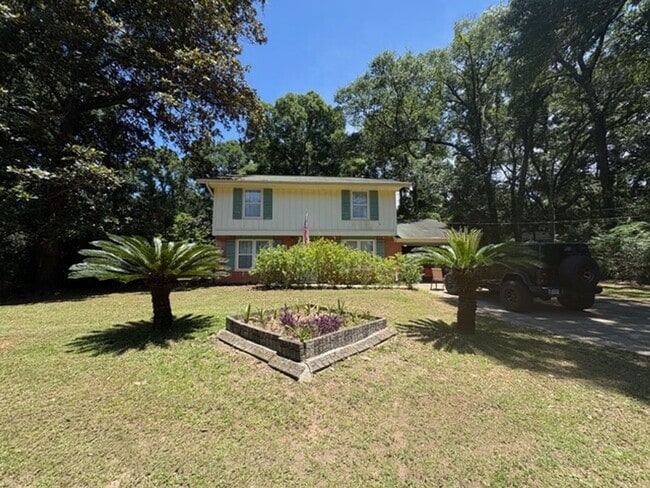 property at 374 N Lloyd St