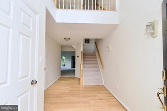 8393 Jovin Cir in Springfield, VA - Building Photo - Building Photo