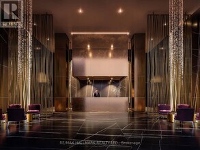 11 Yorkville Ave in Toronto, ON - Building Photo - Building Photo