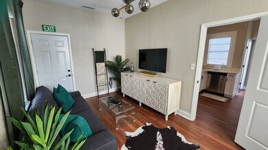 2501 W North B St-Unit -ID1248818P in Tampa, FL - Building Photo - Building Photo