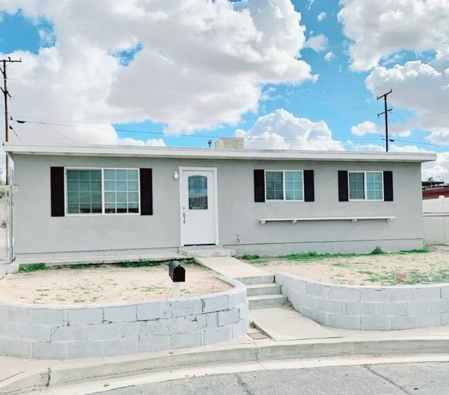 property at 1160 Mojave Dr