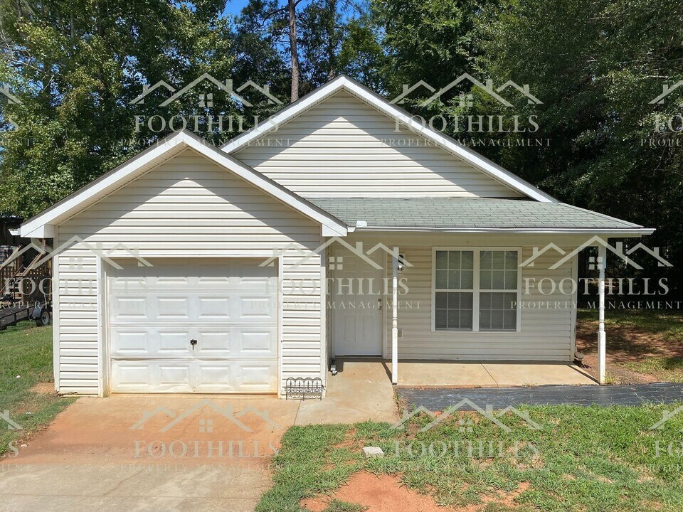 107 Cedar Ridge in Anderson, SC - Building Photo