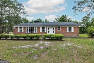 405 Springfield Ave in Guyton, GA - Building Photo