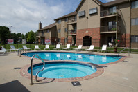 Raintree Apartments in Omaha, NE - Foto de edificio - Building Photo