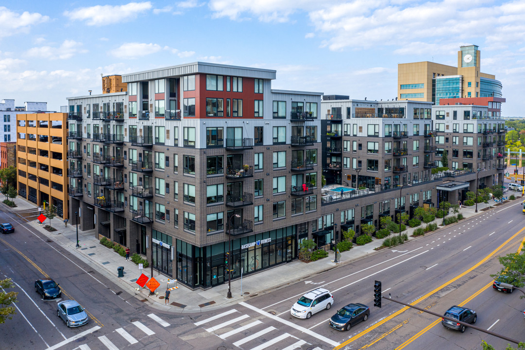 Maverick in Minneapolis, MN - Foto de edificio