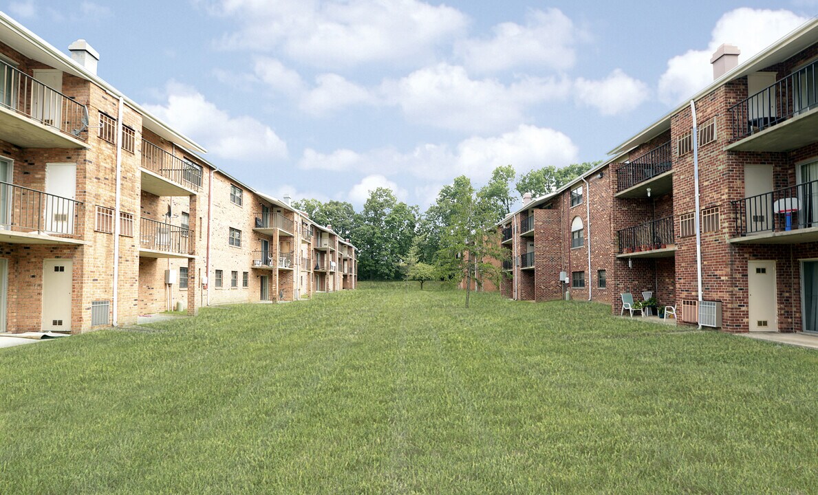 Liberty Gardens Apartments in Windsor Mill, MD - Foto de edificio