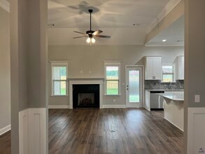 306 Falls Drive in Bonaire, GA - Building Photo - Building Photo