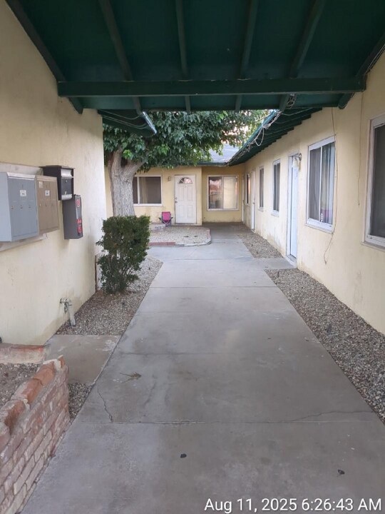 44030 Division St in Lancaster, CA - Building Photo
