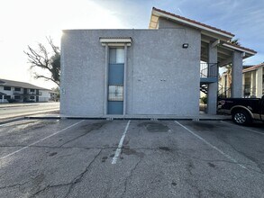 4610 W Sand Creek Ave in Las Vegas, NV - Building Photo - Building Photo