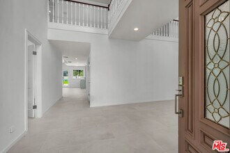 17606 Camino De Yatasto in Los Angeles, CA - Building Photo - Building Photo