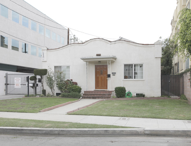 10820-10822 Bloomfield St in North Hollywood, CA - Foto de edificio - Building Photo