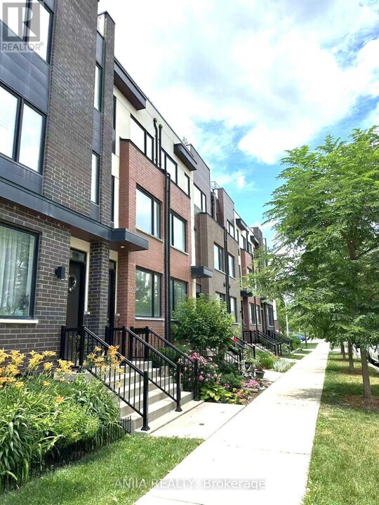 22 Frederick Tisdale Dr in Toronto, ON - Building Photo