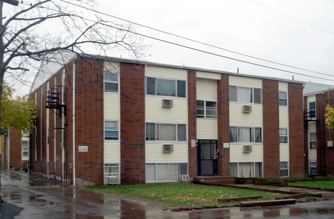 Hampton Gardens Apartments in New Brunswick, NJ - Foto de edificio