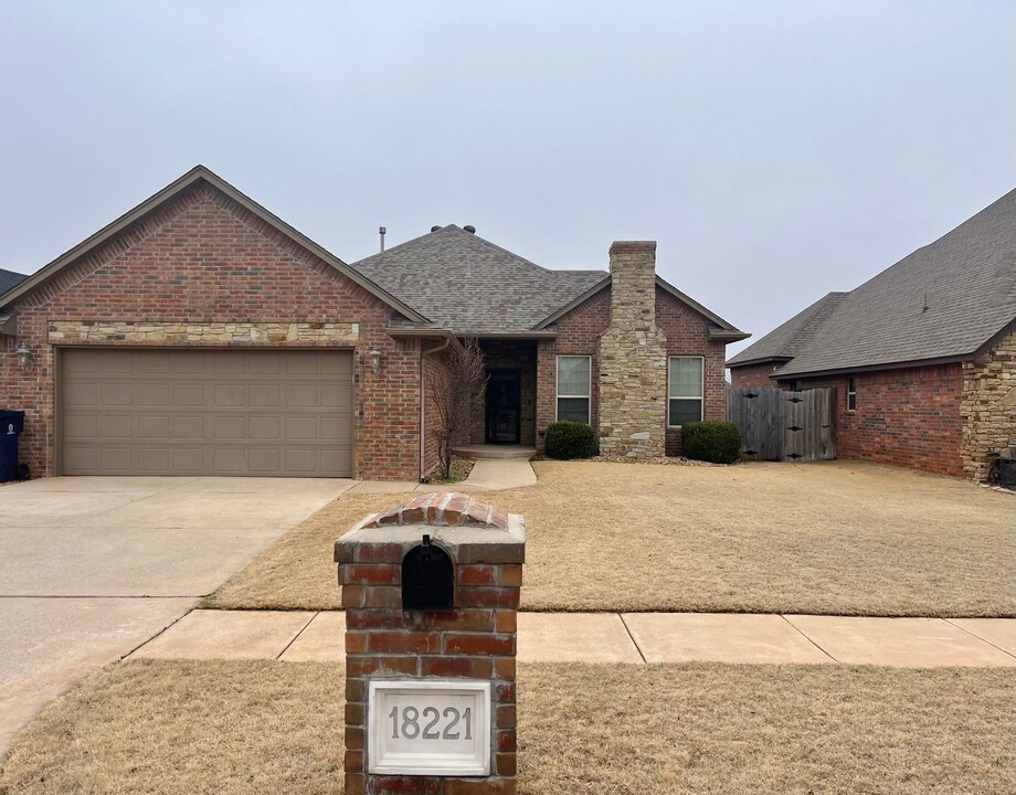 18221 Bridlington Dr in Edmond, OK - Building Photo