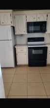 1750 NE 191st St, Unit D328 in North Miami Beach, FL - Building Photo - Building Photo