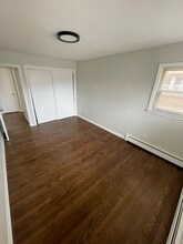 7810 S Escanaba Ave, Unit 2D in Chicago, IL - Building Photo - Building Photo