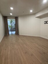 1920 S Beverly Glen Blvd, Unit 104 in Los Angeles, CA - Building Photo - Building Photo