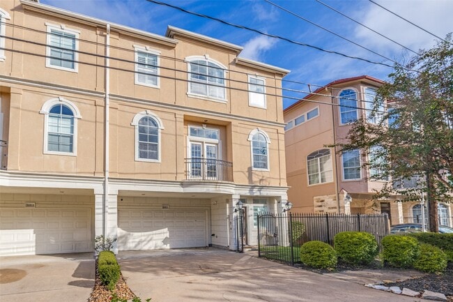 5208 Blossom St in Houston, TX - Building Photo - Building Photo