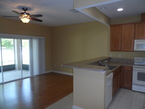 612 Crystal Way in Orange Park, FL - Foto de edificio - Building Photo
