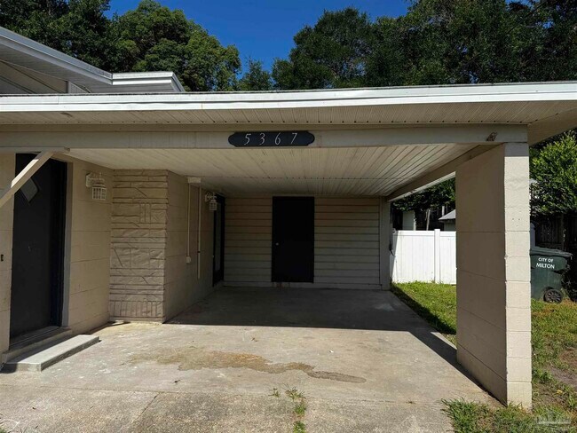 5367 Locklin Ave in Milton, FL - Building Photo - Building Photo