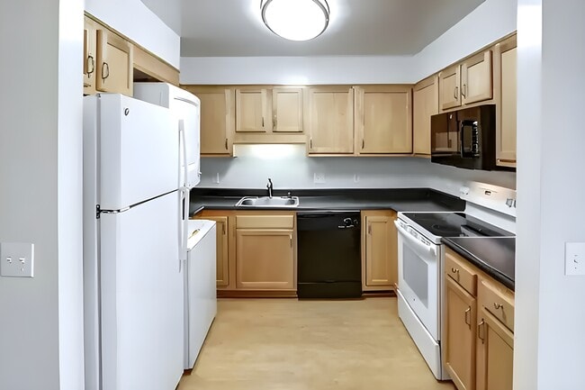 Court Royale in Schenectady, NY - Building Photo - Building Photo