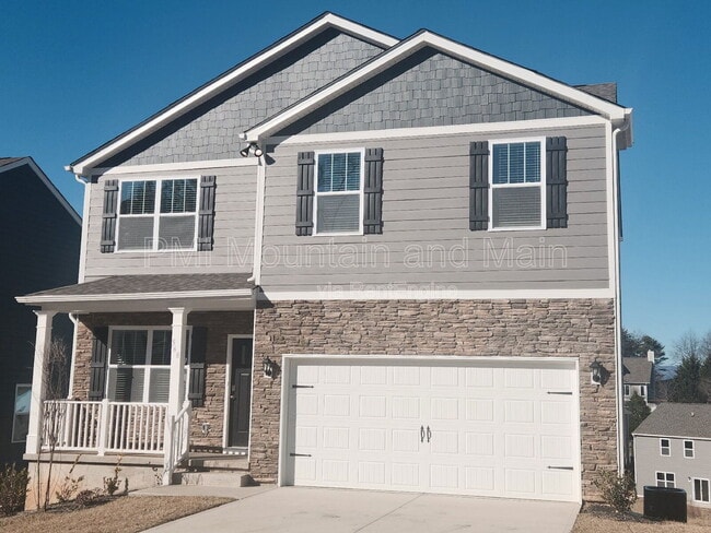 568 Country Oak Dr in Asheville, NC - Building Photo - Building Photo