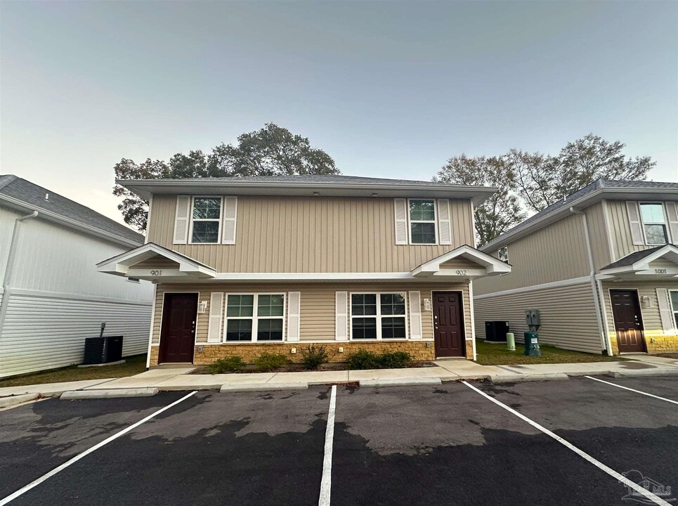 9906 Holsberry Rd in Pensacola, FL - Building Photo