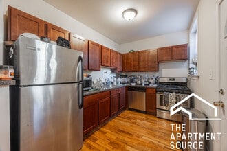 630 W Cornelia Ave, Unit S1 in Chicago, IL - Building Photo - Building Photo
