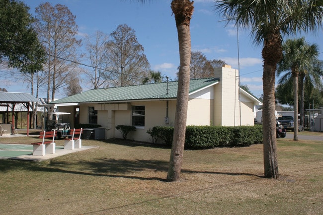 3800 Bruce Blvd in Lake Wales, FL - Foto de edificio - Building Photo