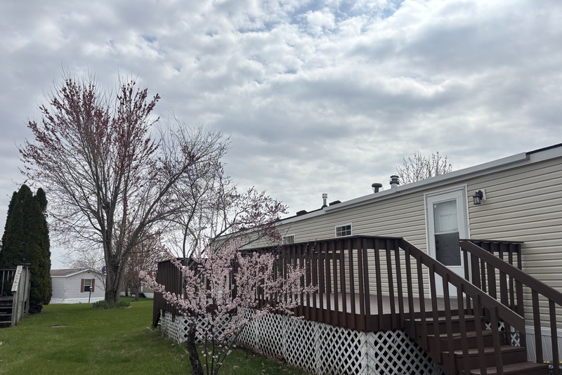 1683 Elizabeth Dr in Marion, IA - Building Photo