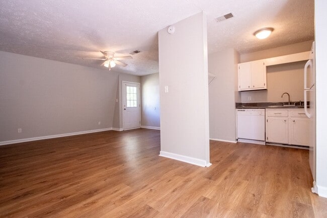 205 Rustwood Dr in Athens, GA - Foto de edificio - Building Photo