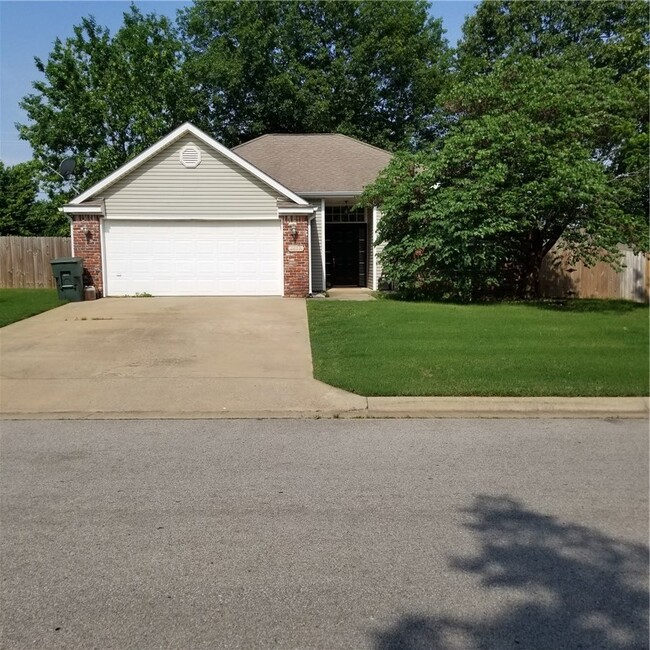 property at 1827 N Pine Crest Ave