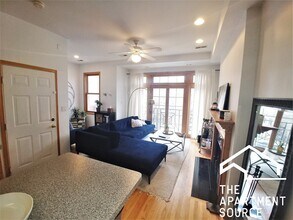 2427 N Greenview Ave, Unit 2 in Chicago, IL - Foto de edificio - Building Photo