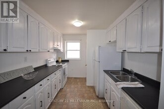 30 Corby Crescent in Brampton, ON - Building Photo - Building Photo
