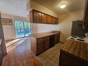 4790 Sunnybrook Rd in Kent, OH - Foto de edificio - Building Photo
