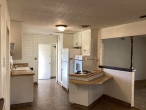 487 W San Jose Ave in Clovis, CA - Building Photo - Building Photo