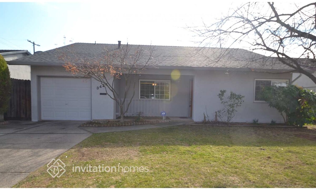 3424 Ardenridge Dr in Sacramento, CA - Building Photo