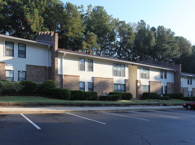 Oak Forest Apartments in Scottdale, GA - Foto de edificio - Building Photo