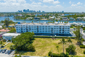 Bayshore Embassy Condominiums in Fort Lauderdale, FL - Building Photo - Building Photo