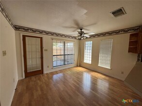 1530 Eastridge Pkwy in Seguin, TX - Building Photo - Building Photo