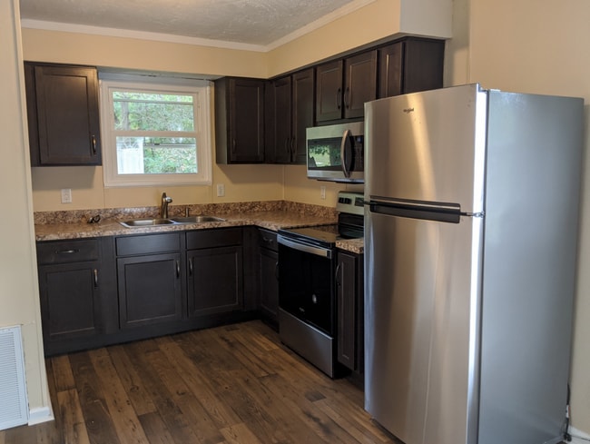 1040 Britton Springs Rd in Clarksville, TN - Building Photo - Building Photo