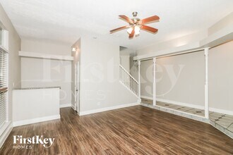 2106 Hazyknoll Ln in Houston, TX - Building Photo - Building Photo